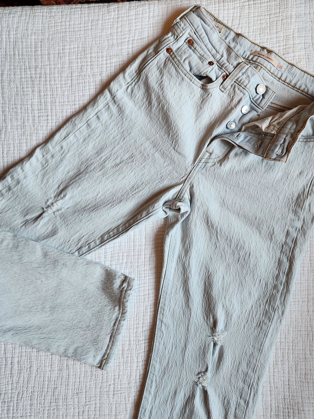 Levi's Premium Women's High-Rise Wedgie Straight Button-Fly Jeans, Size 25